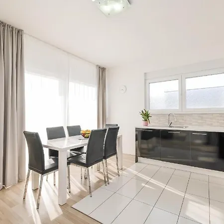 Vakantiehuis Family Friendly House With A Swimming Pool Zaton, Zadar - 25465 Zaton (Zadar)